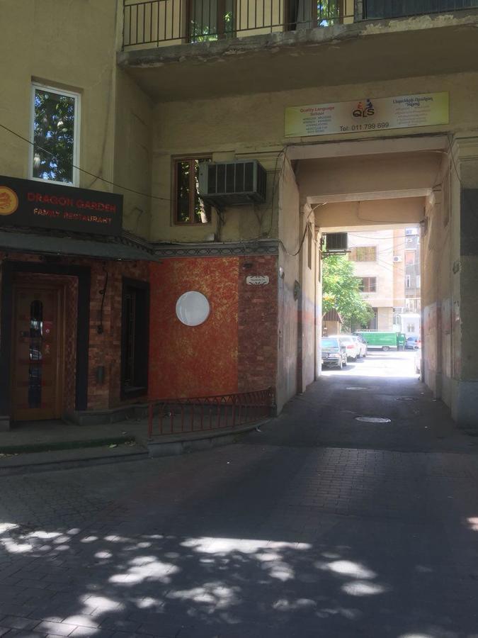 Gem Hostel Yerevan Bagian luar foto