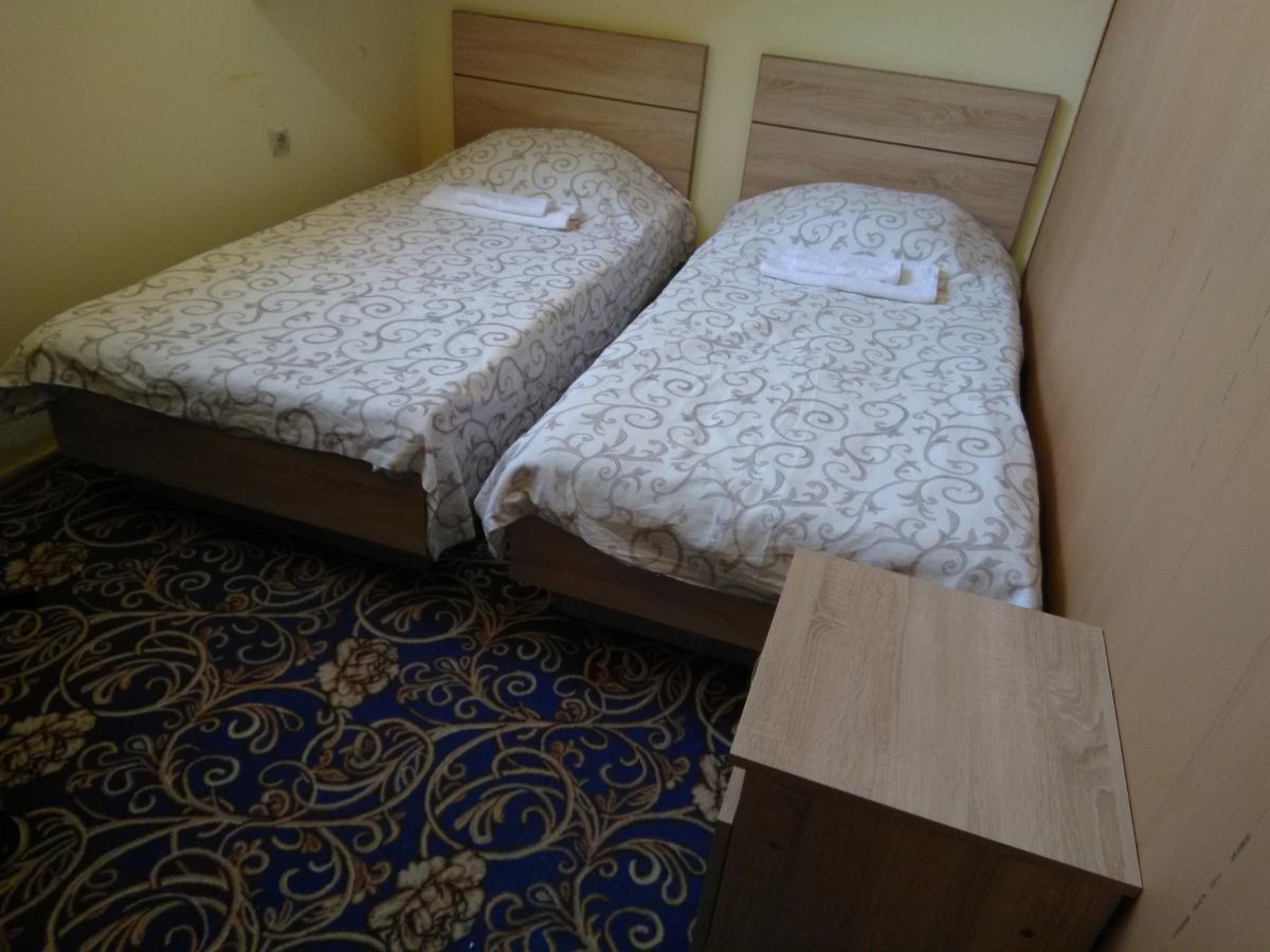Gem Hostel Yerevan Bagian luar foto